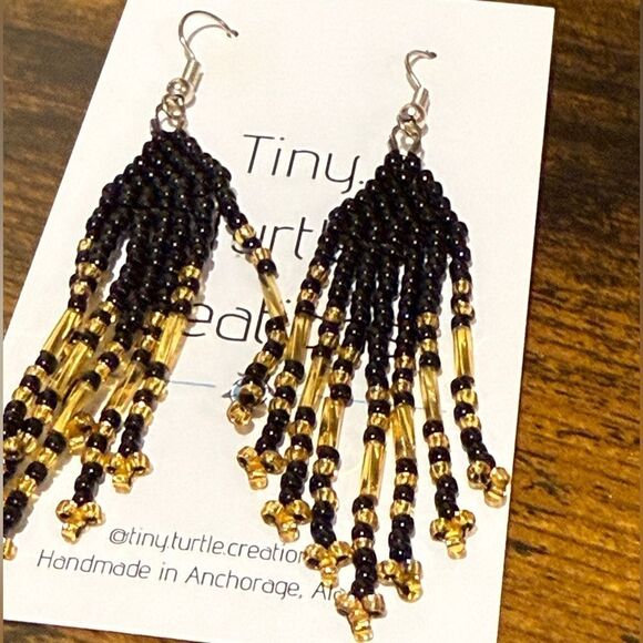 Black and Gold Alaska Native Beaded chandelier Earrings NWT - Picture 4 of 4